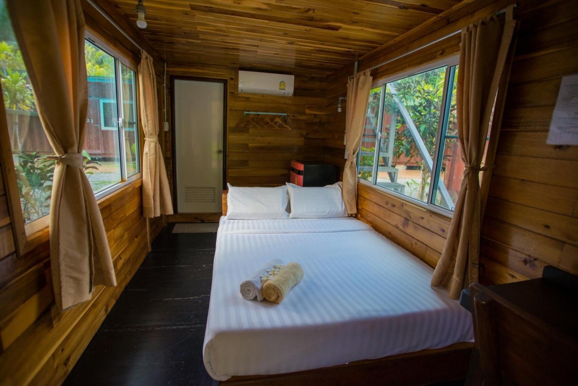 The Camper Lodge Khao Sok Ban Bang Bon Exterior photo