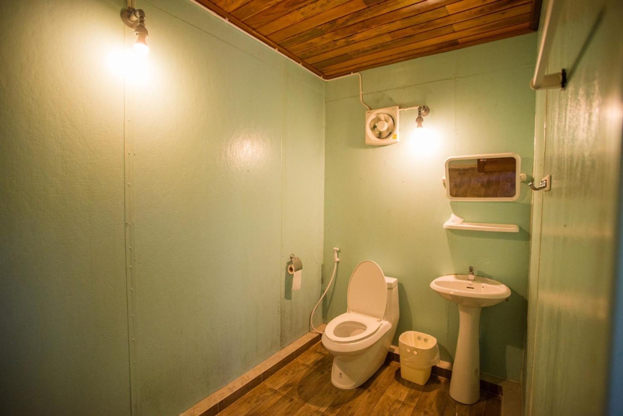 The Camper Lodge Khao Sok Ban Bang Bon Exterior photo