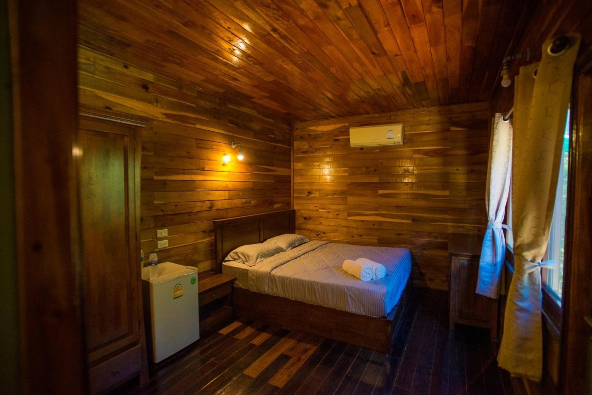 The Camper Lodge Khao Sok Ban Bang Bon Exterior photo