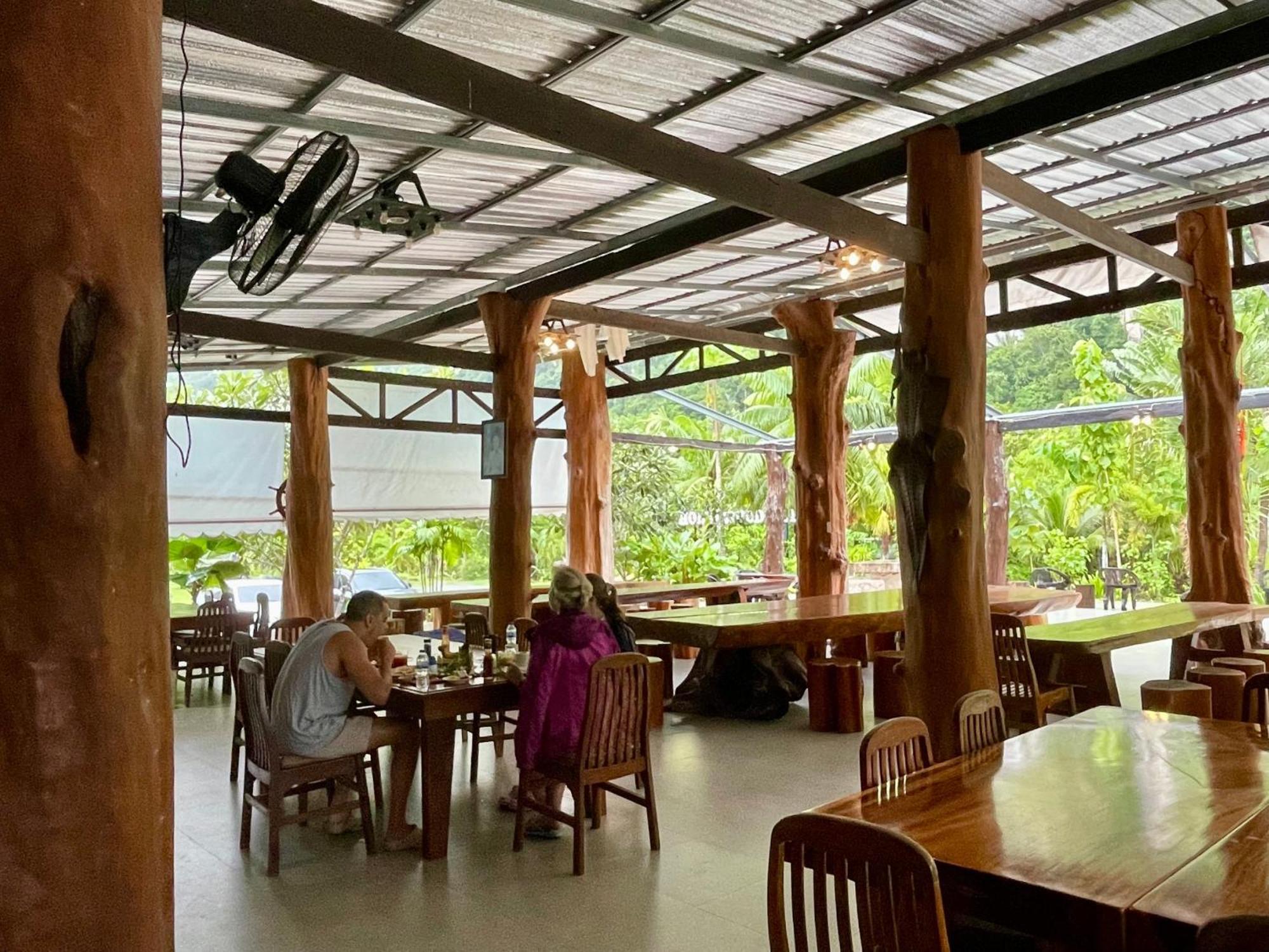 The Camper Lodge Khao Sok Ban Bang Bon Exterior photo