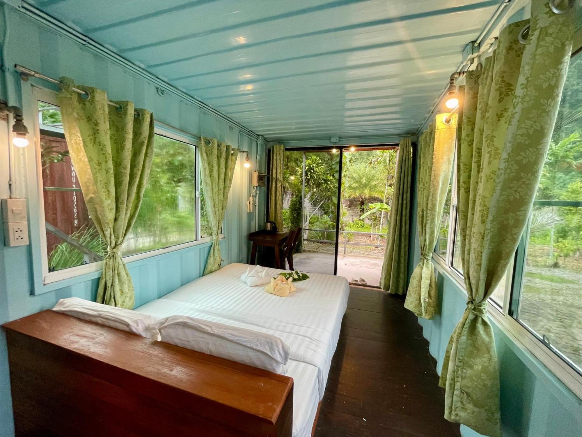 The Camper Lodge Khao Sok Ban Bang Bon Exterior photo